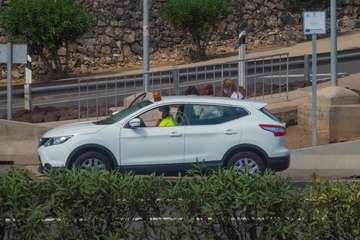  Encomiable servicio de auxilio de una patrulla de la Guardia Civil de Tráfico en Telde/Reportaje Antonio Rico.